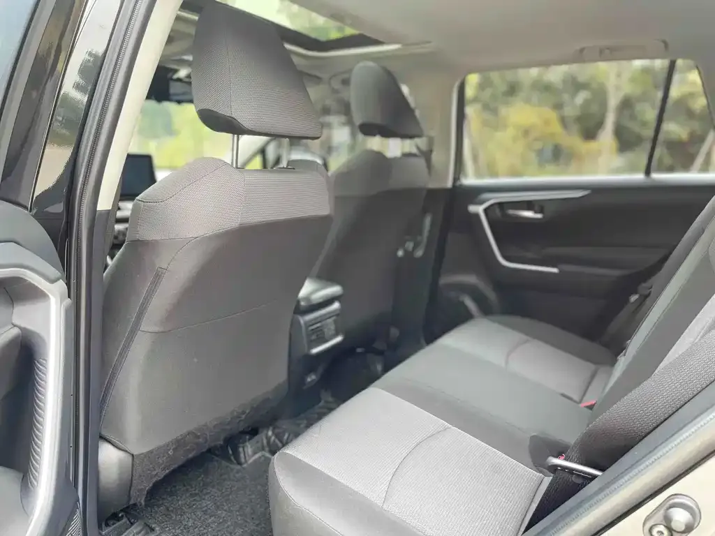 Toyota RAV4 — фото 3