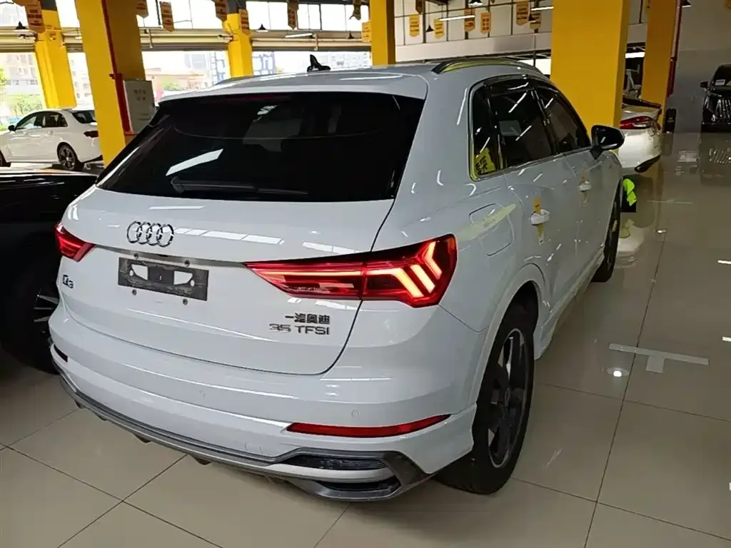 Audi Q3 — фото 10