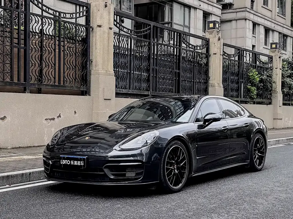 Porsche Panamera — фото 1