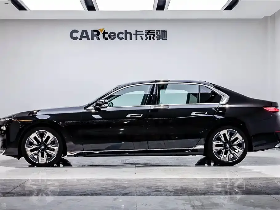 BMW 7 Series — фото 9