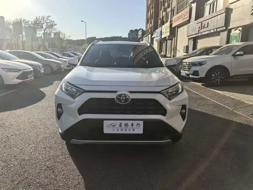 Toyota RAV4 — фото 3