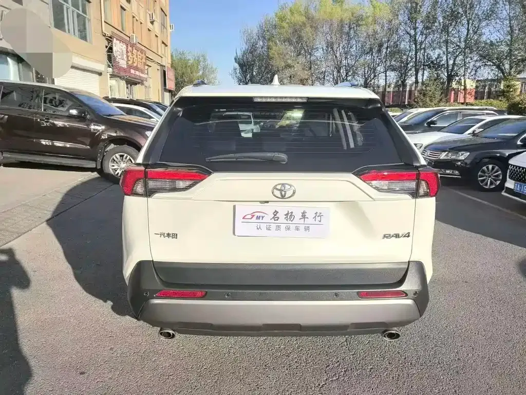 Toyota RAV4 — фото 9