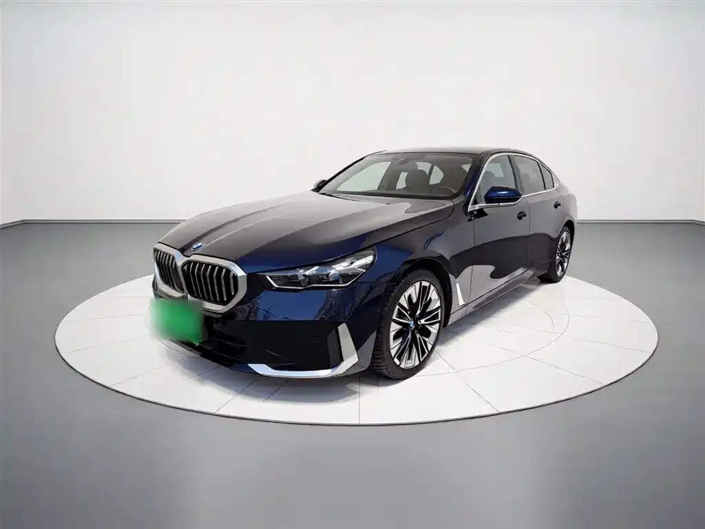 BMW 5 Series — фото 1