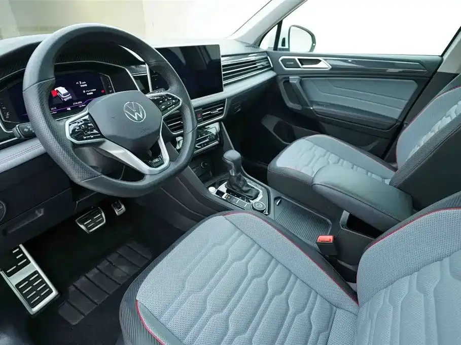 Volkswagen Tiguan L — фото 10