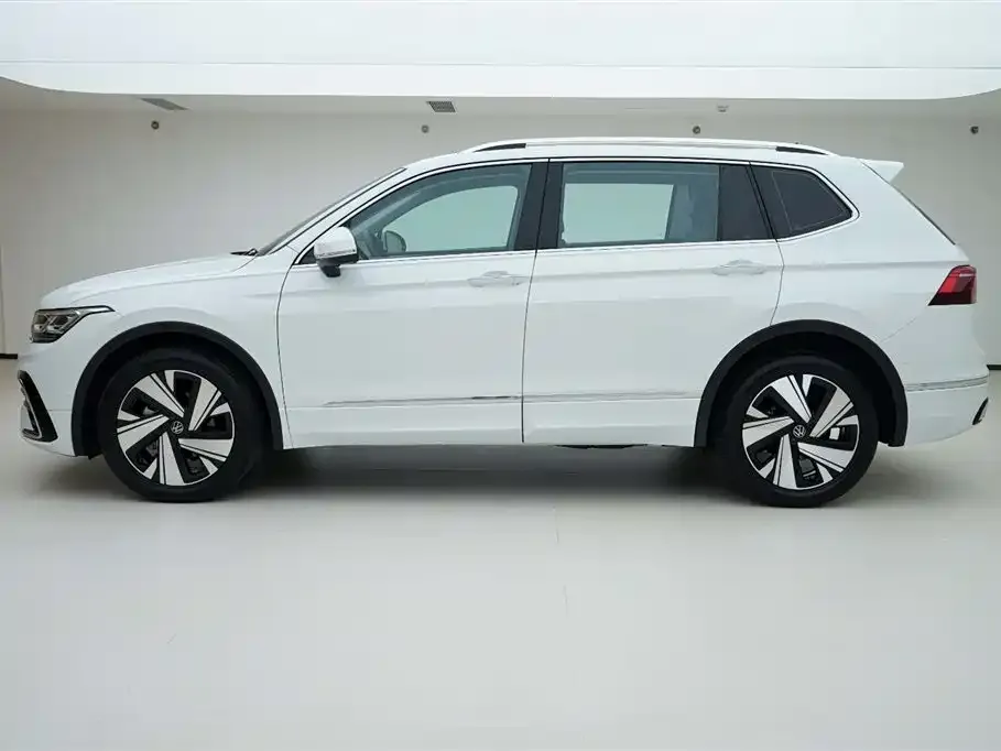 Volkswagen Tiguan L — фото 4