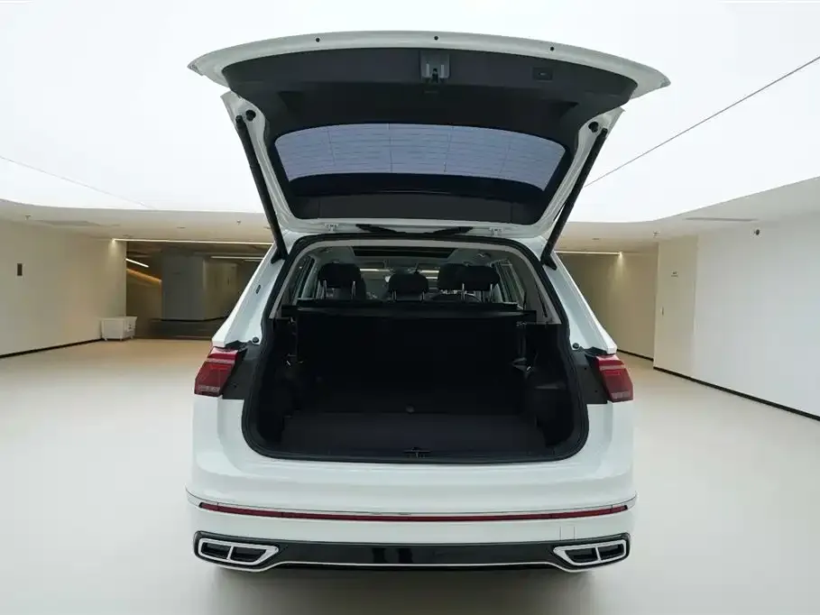 Volkswagen Tiguan L — фото 7