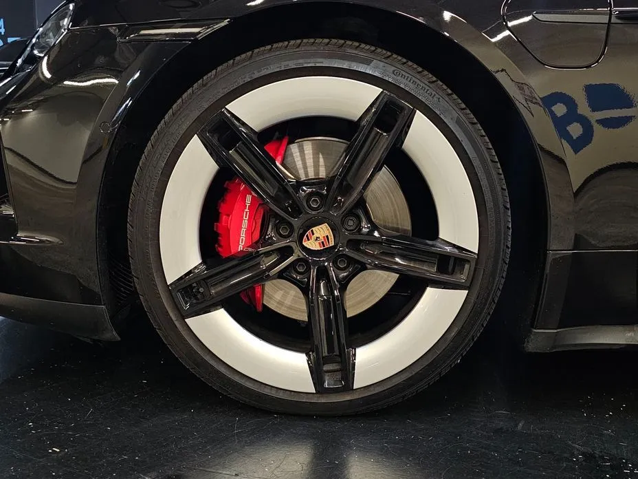 Porsche Taycan 2025 из KR, фото 10