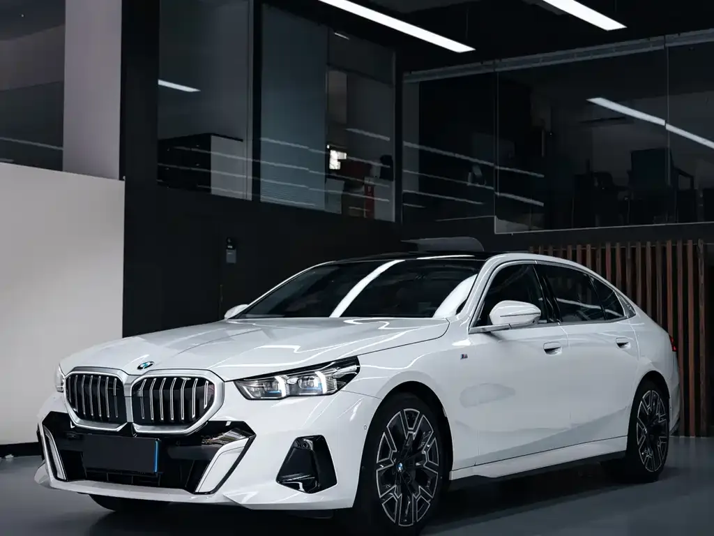 BMW 5 Series 2025 из CN, фото 1
