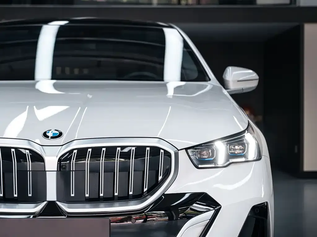 BMW 5 Series 2025 из CN, фото 8