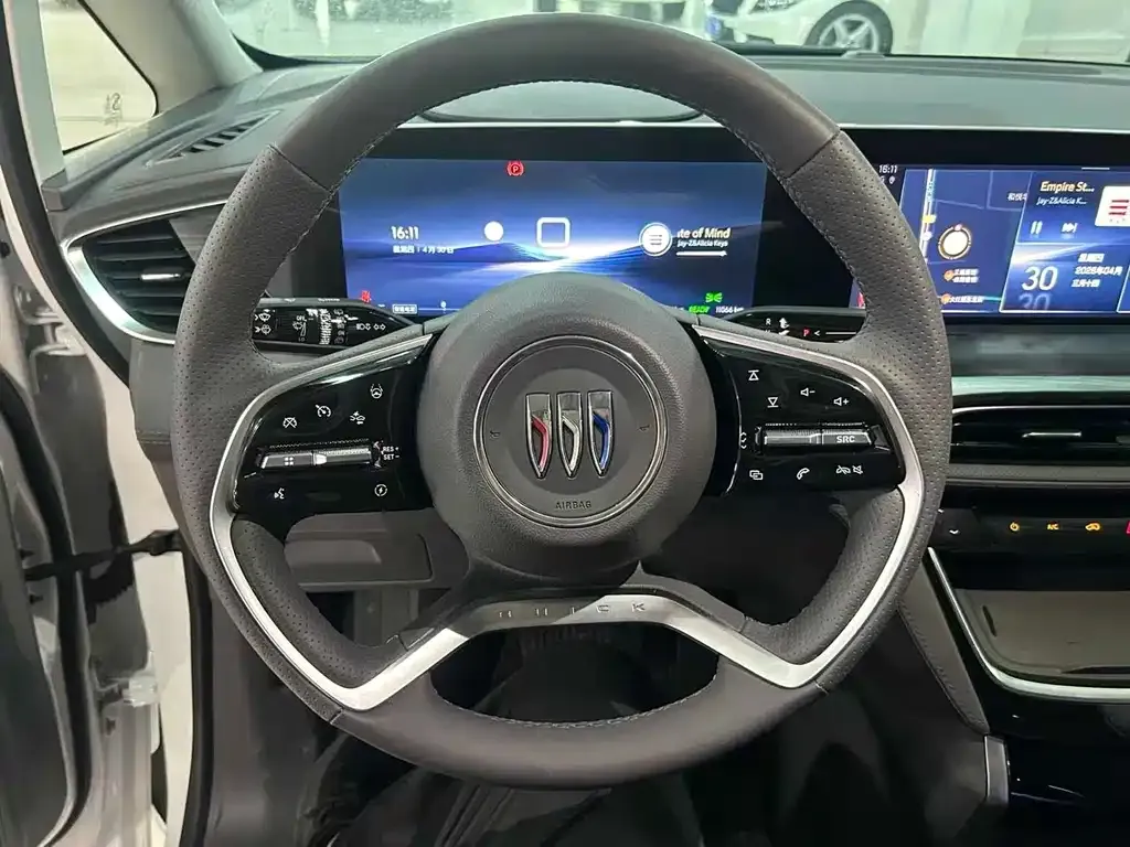Buick GL8 Hybrid — фото 5