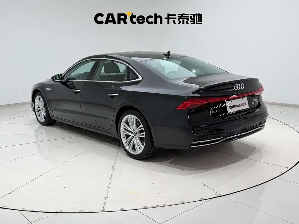 Audi A7L — фото 2