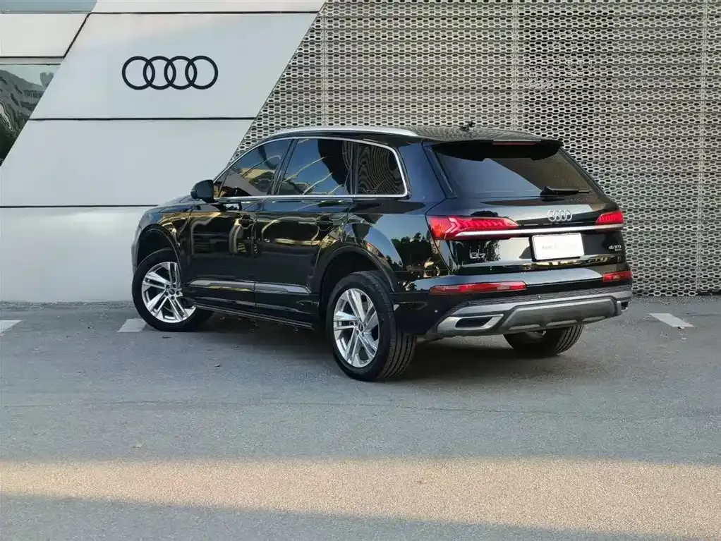 Audi Q7 — фото 10