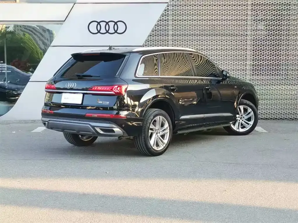 Audi Q7 — фото 7