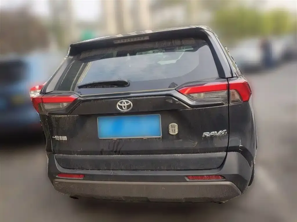 Toyota RAV4 — фото 3