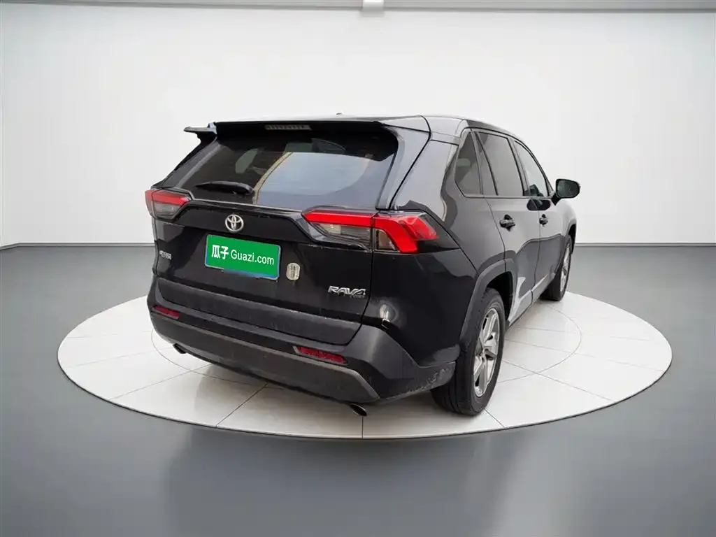Toyota RAV4 — фото 2