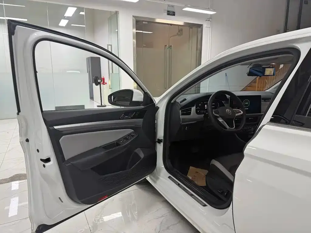 Volkswagen Bora 2022 из CN, фото 7