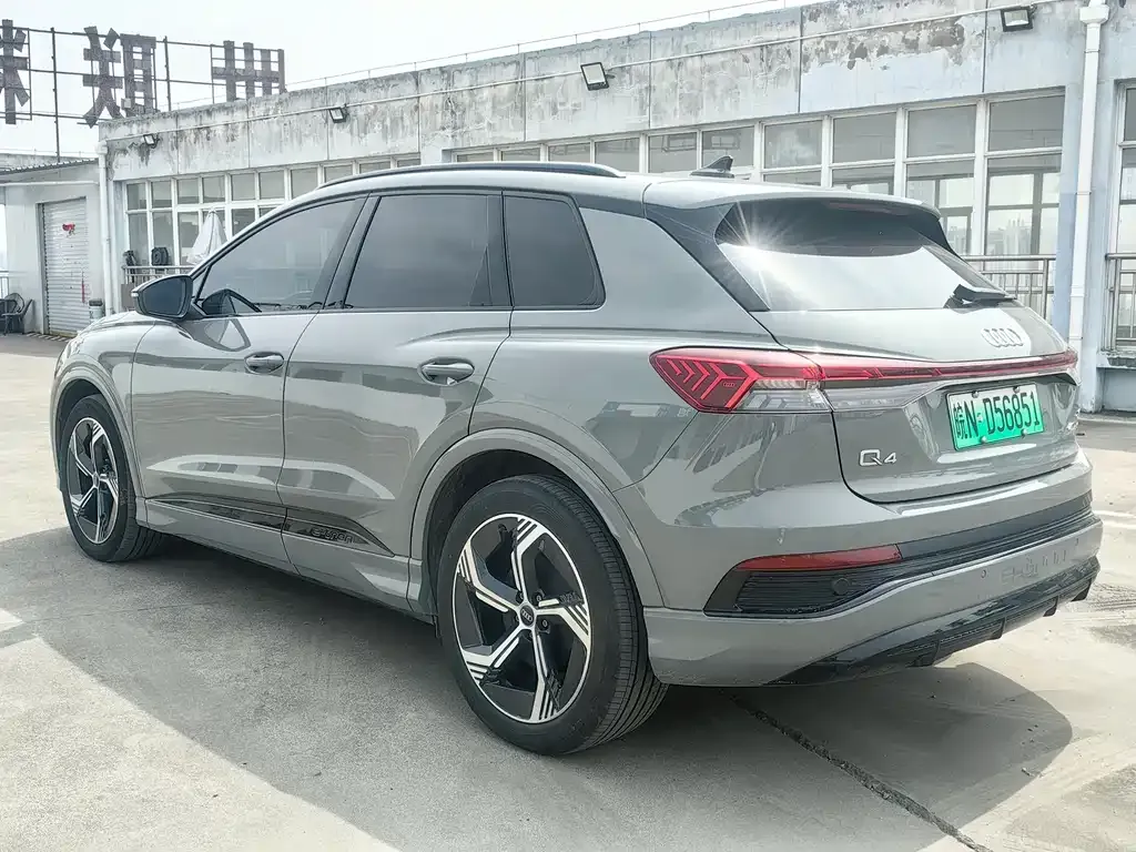 Audi Q4 e-tron — фото 10