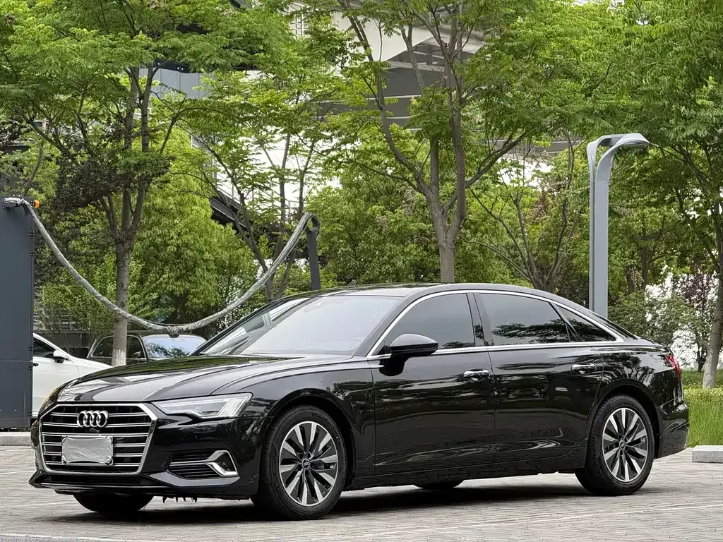 Audi A6L — фото 1