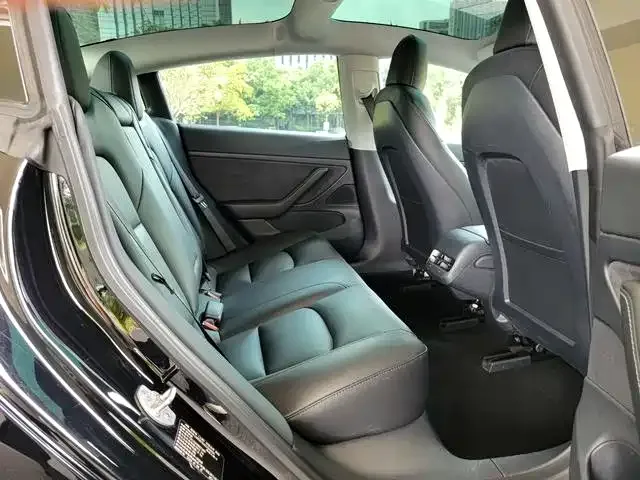Tesla Model 3 — фото 3