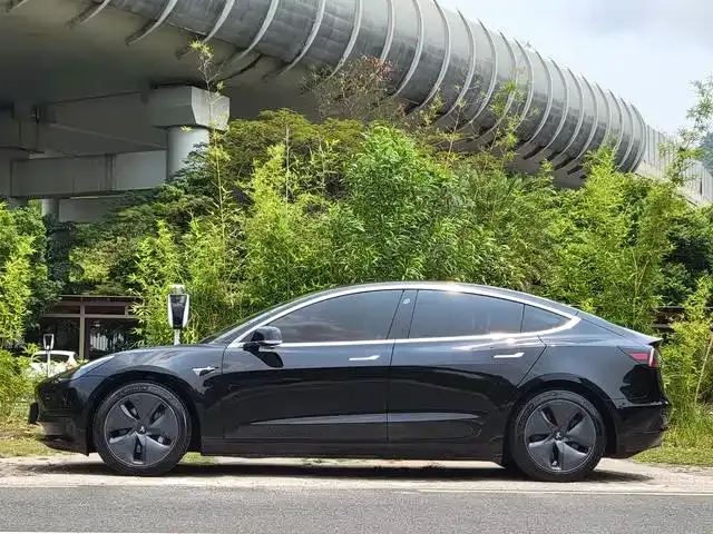 Tesla Model 3 — фото 10