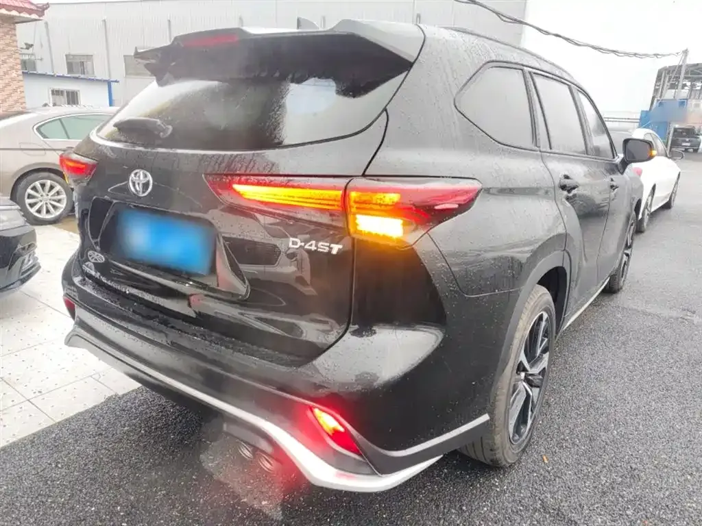 Toyota Crown Kluger 2024 из CN, фото 8