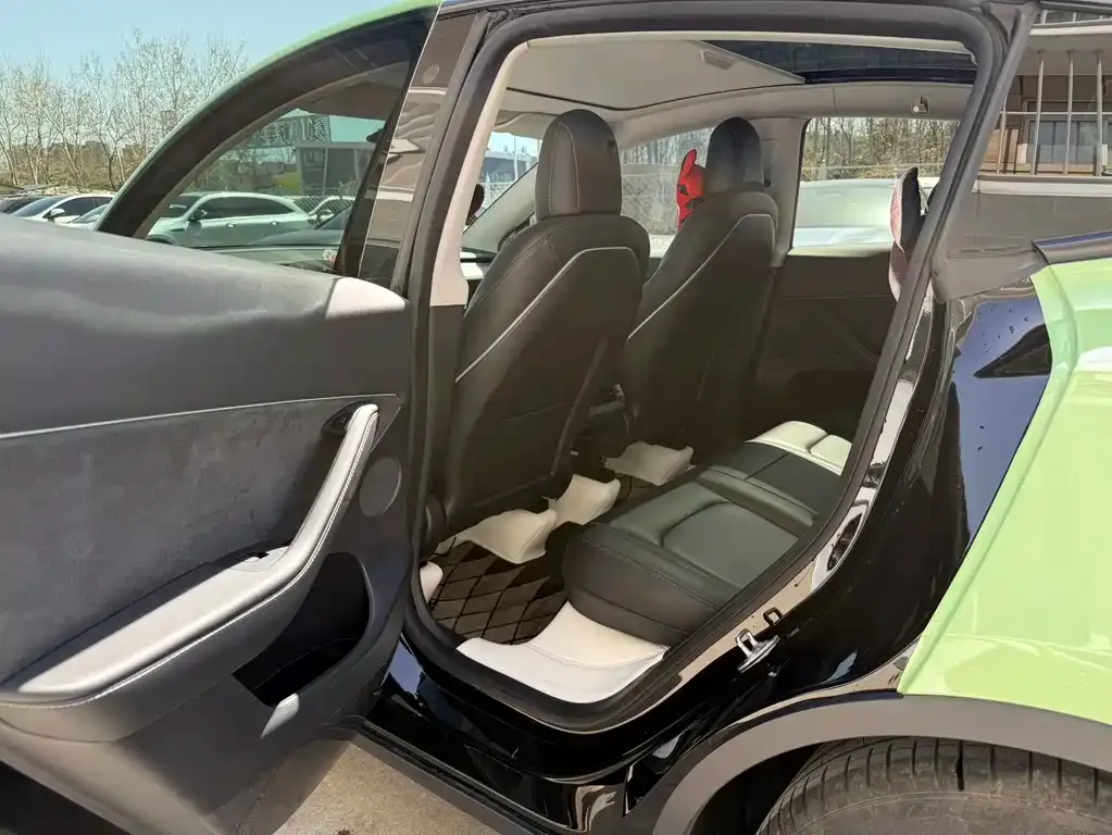 Tesla Model Y — фото 5