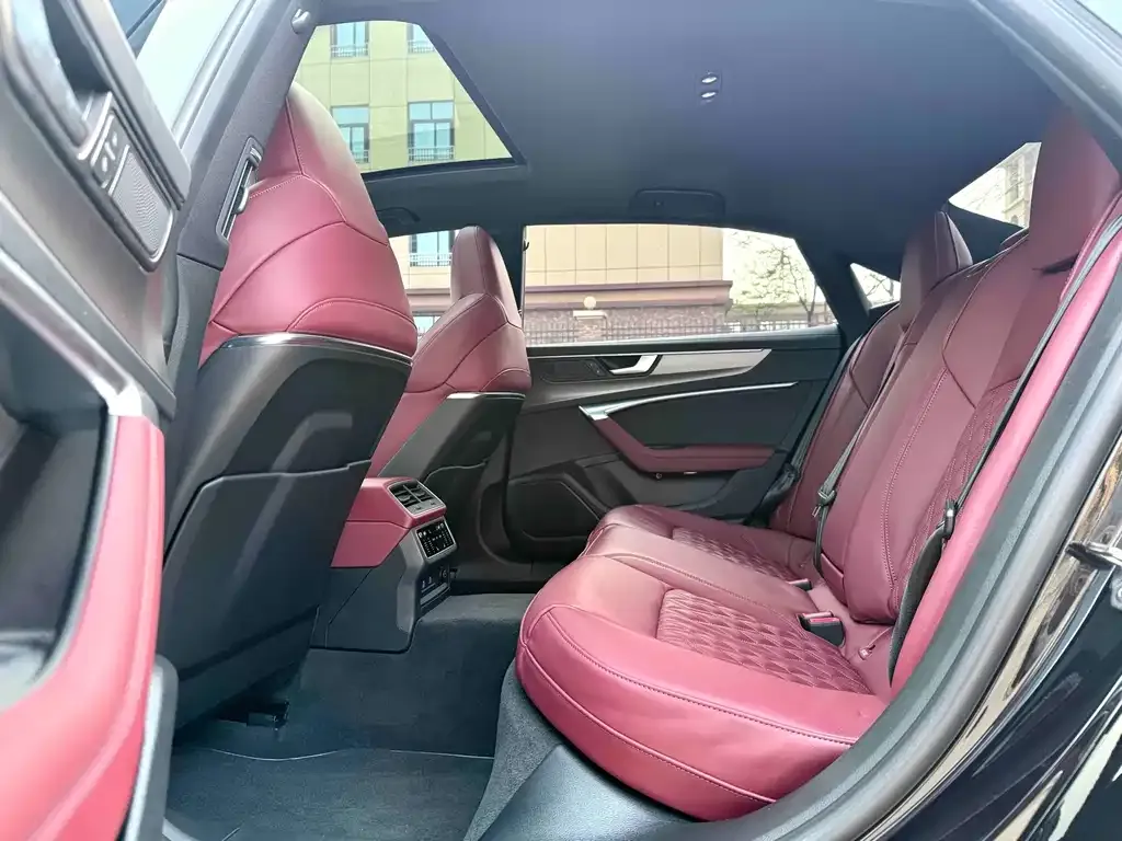 Audi A7L 2024 из CN, фото 6