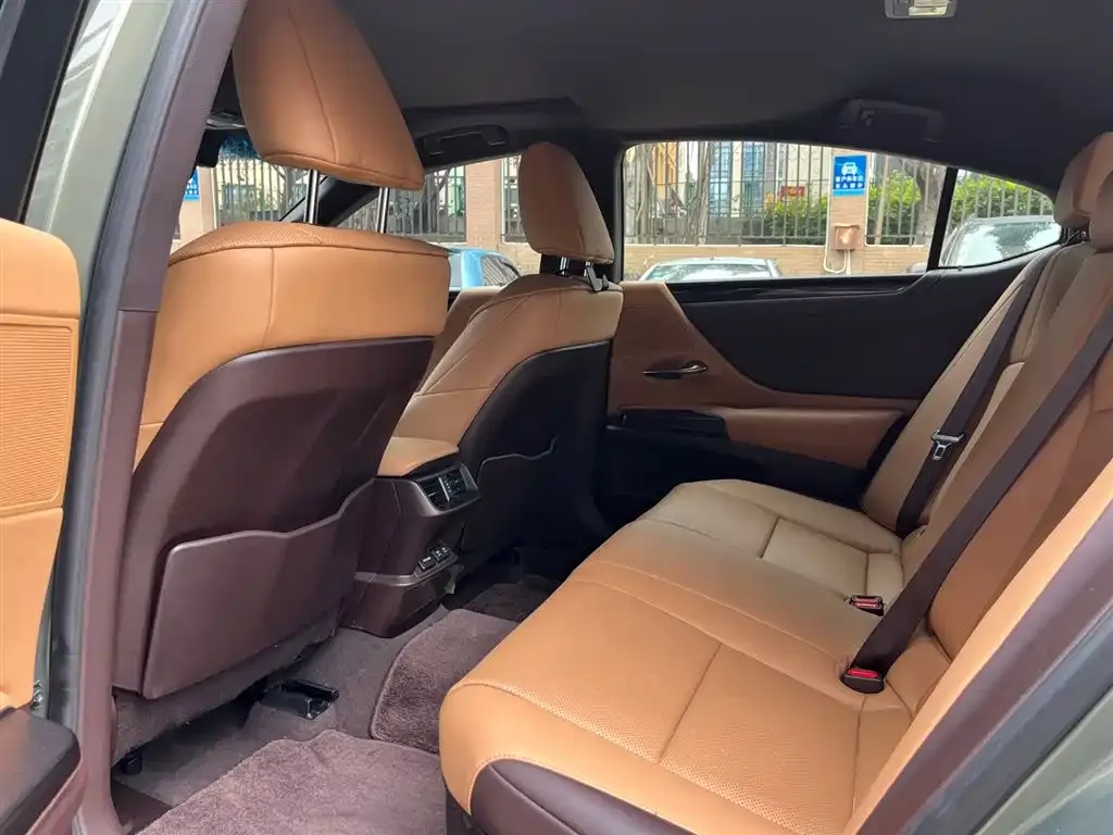 Lexus ES 2021 из CN, фото 2