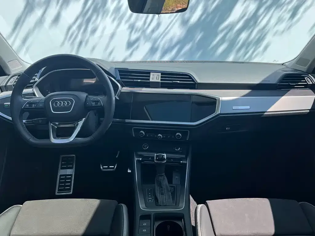Audi Q3 Sportback 2023 из CN, фото 2