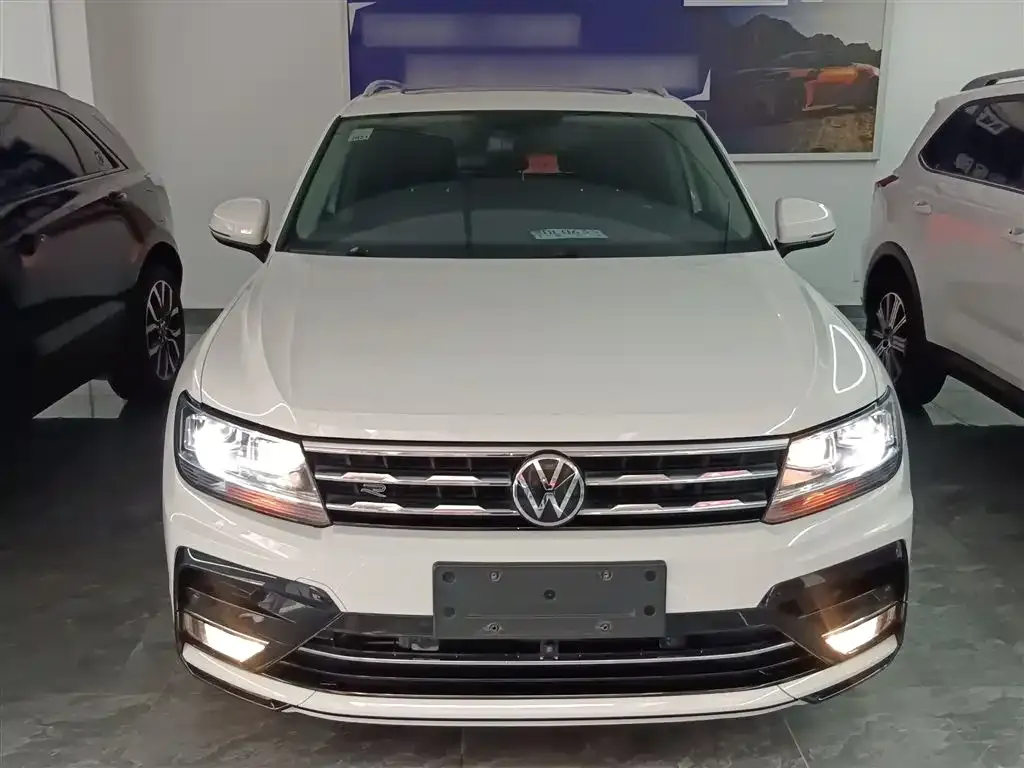 Volkswagen Tiguan L — фото 10