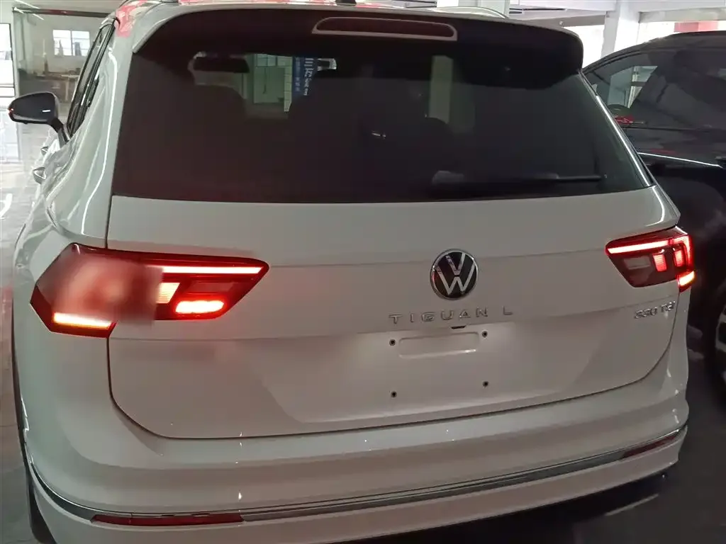 Volkswagen Tiguan L — фото 2