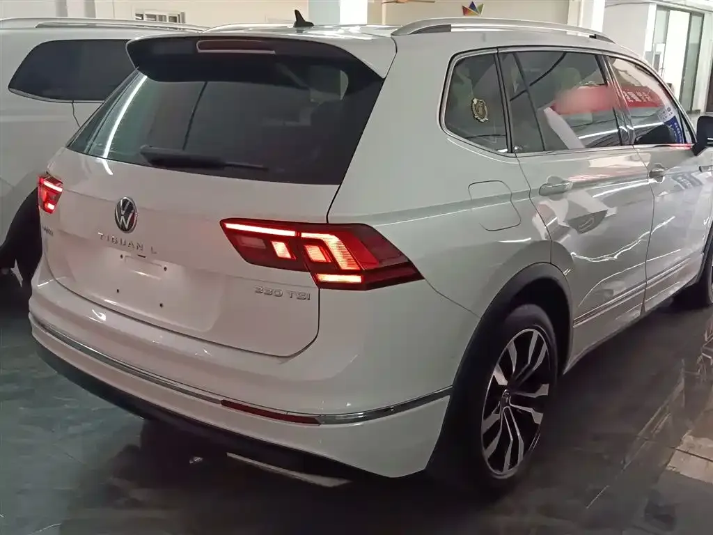 Volkswagen Tiguan L — фото 4