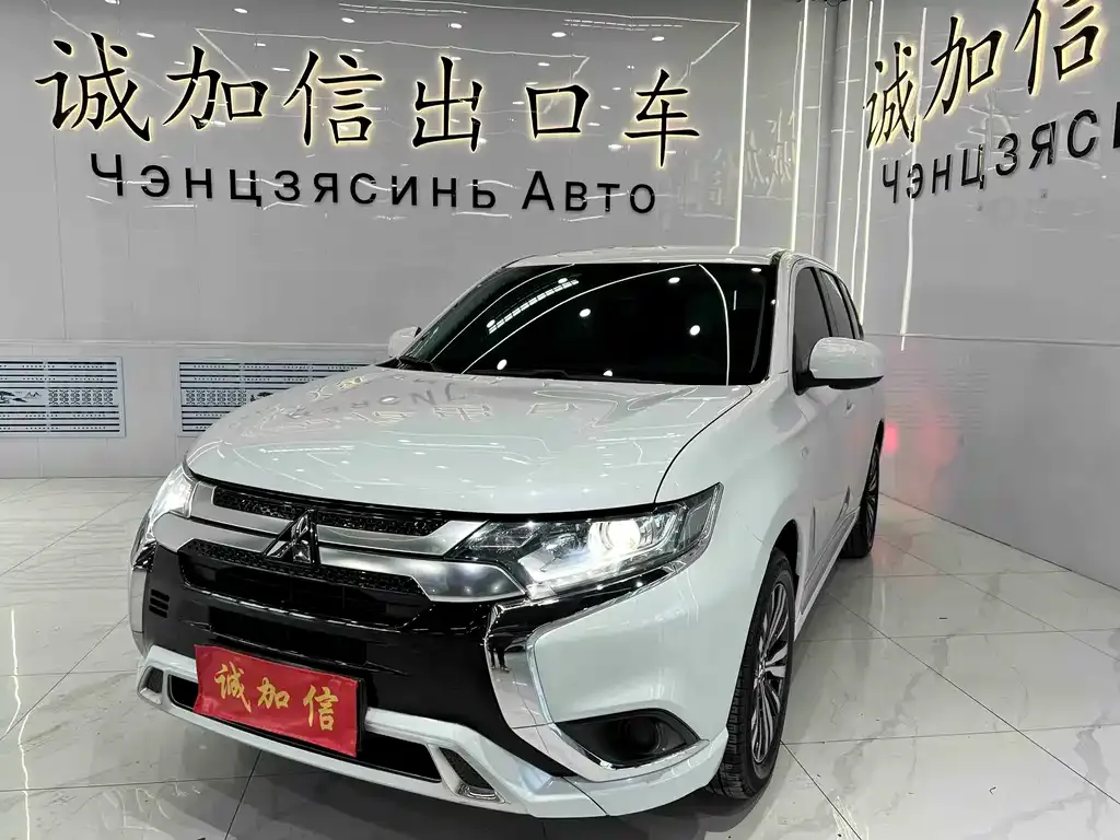 Mitsubishi Outlander 2023 из CN, фото 1