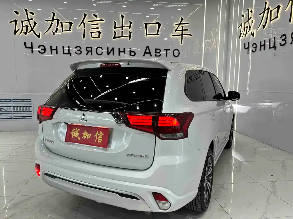 Mitsubishi Outlander 2023 из CN, фото 8