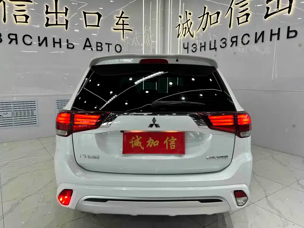 Mitsubishi Outlander 2023 из CN, фото 6