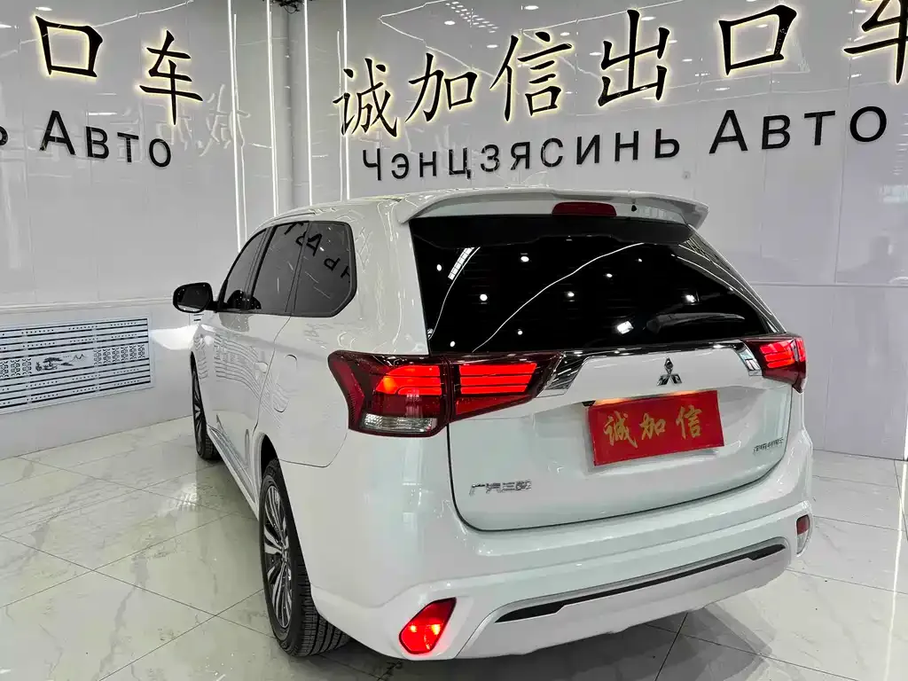 Mitsubishi Outlander 2023 из CN, фото 5