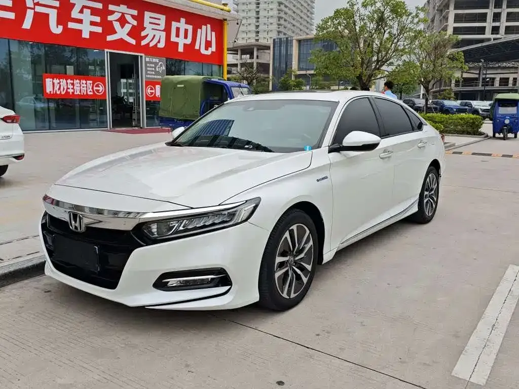 Honda Accord — фото 1