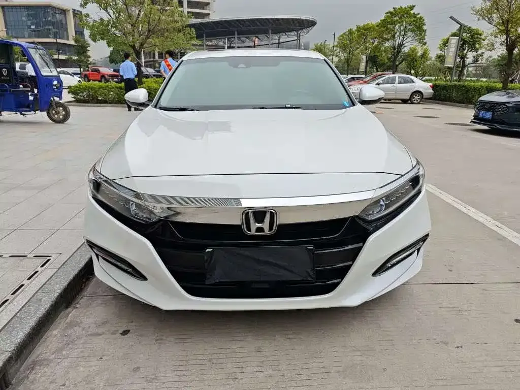 Honda Accord — фото 10