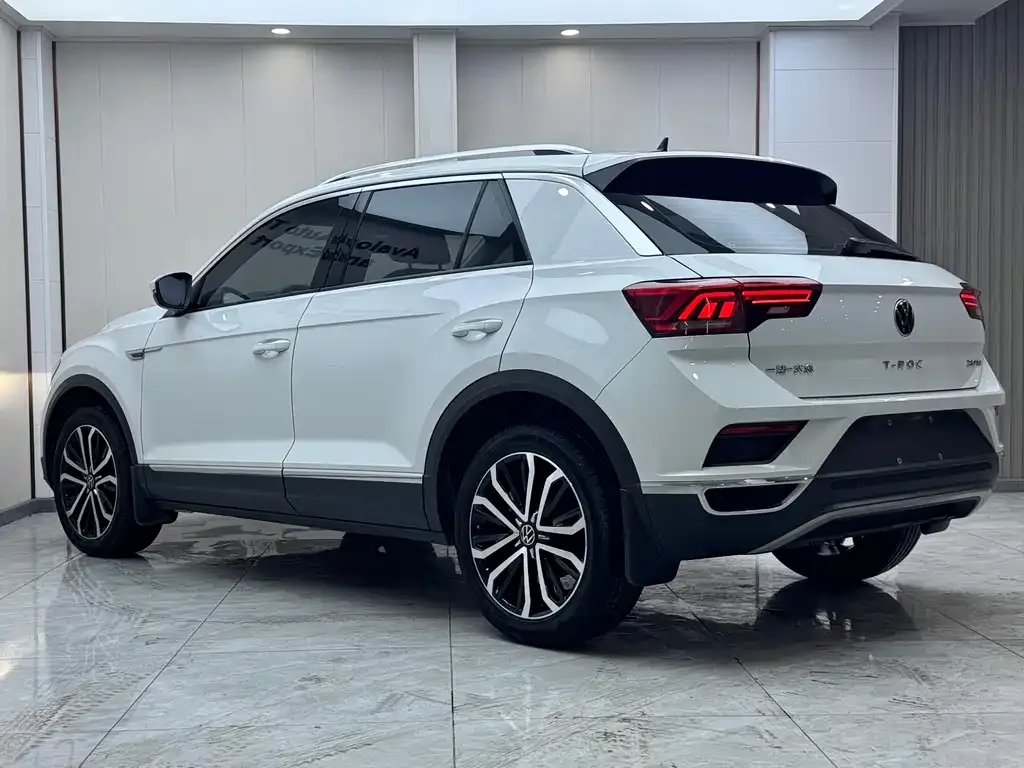 Volkswagen T-Roc — фото 5
