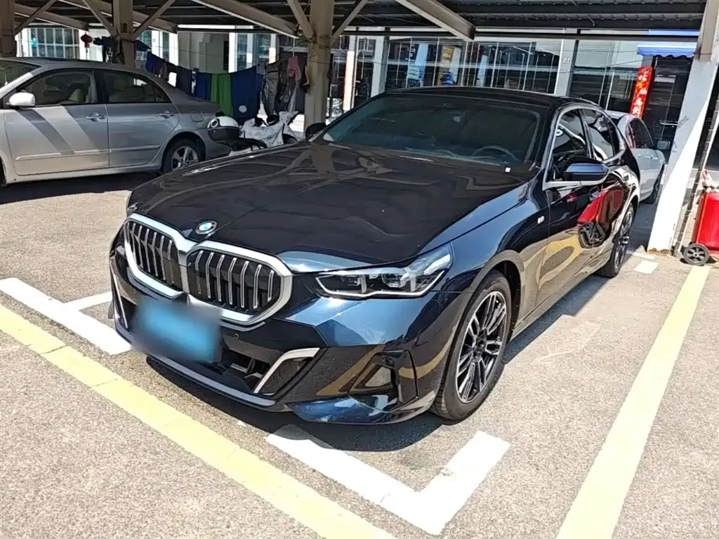 BMW 5 Series — фото 1
