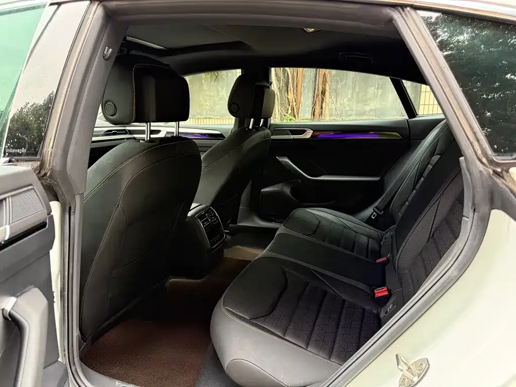 Volkswagen CC 2024 из CN, фото 6