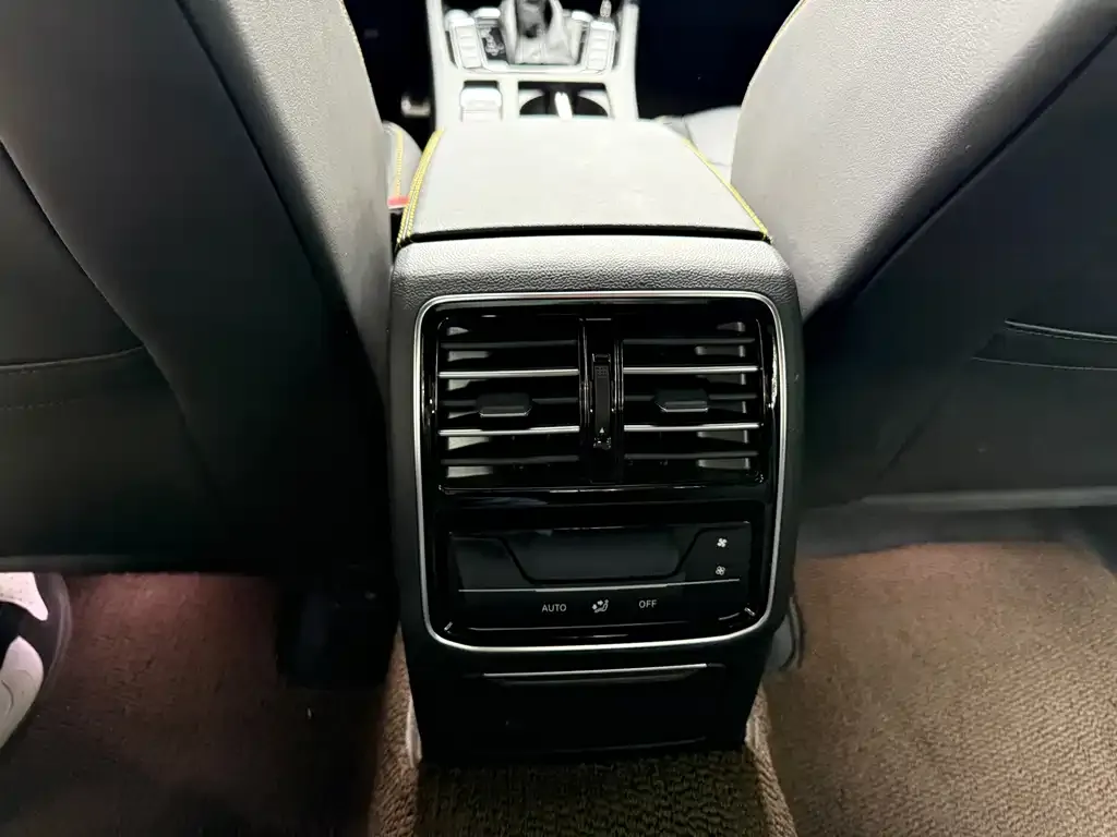 Volkswagen CC 2024 из CN, фото 10