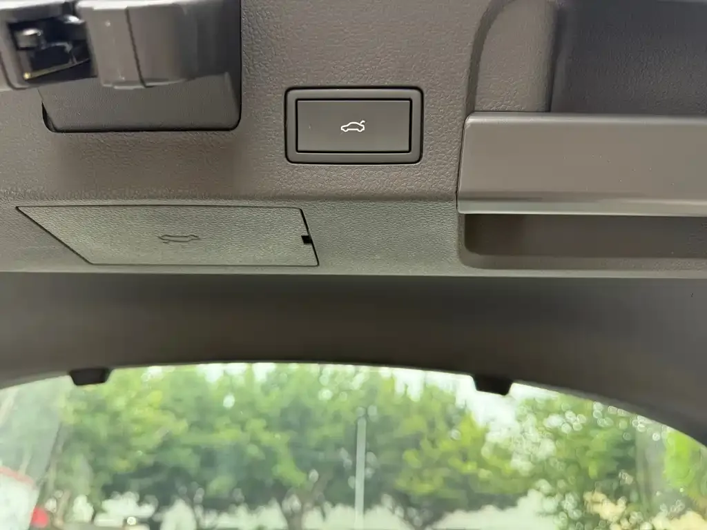 Volkswagen CC 2024 из CN, фото 2