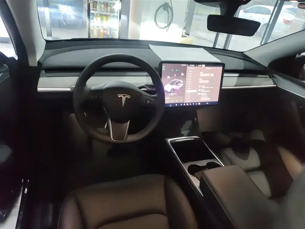 Tesla Model Y — фото 7