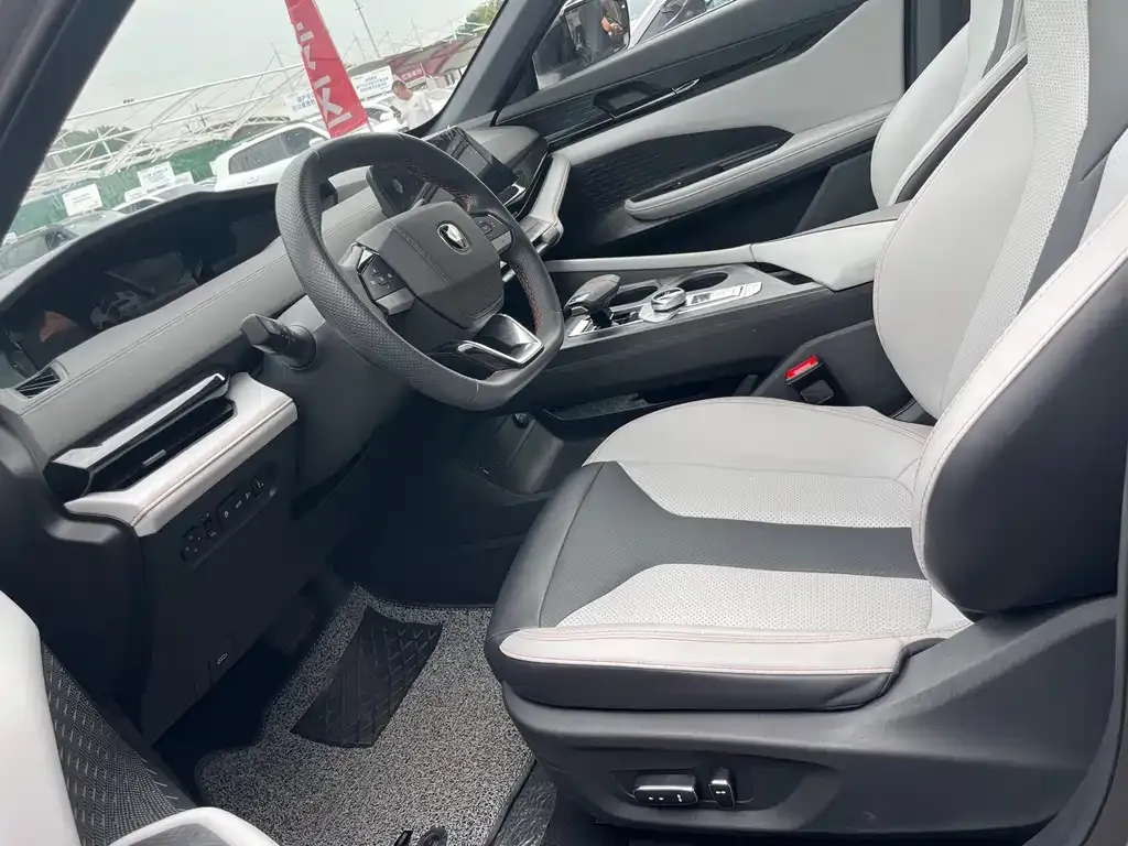 Changan UNI-V iDD 2024 из CN, фото 2