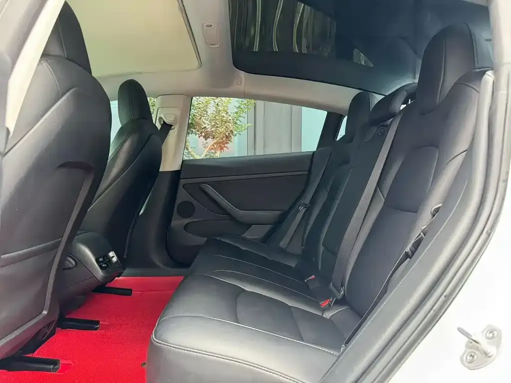 Tesla Model 3 — фото 2