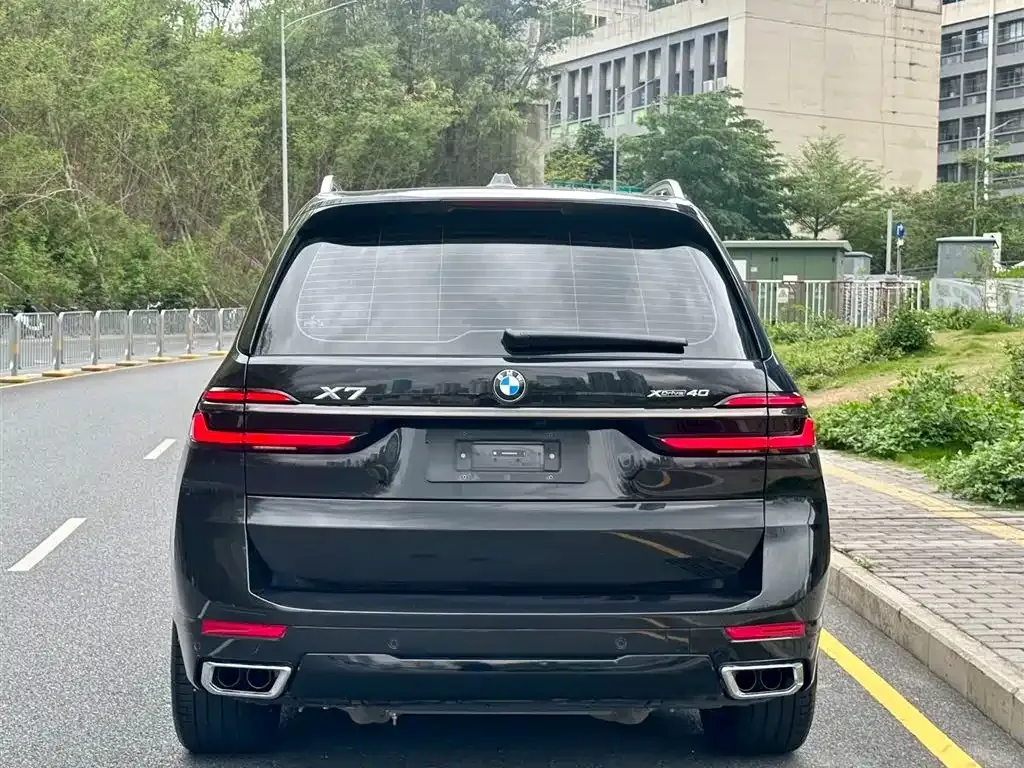 BMW X7 — фото 3