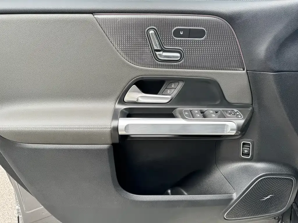 Mercedes-Benz EQB 2024 из CN, фото 9