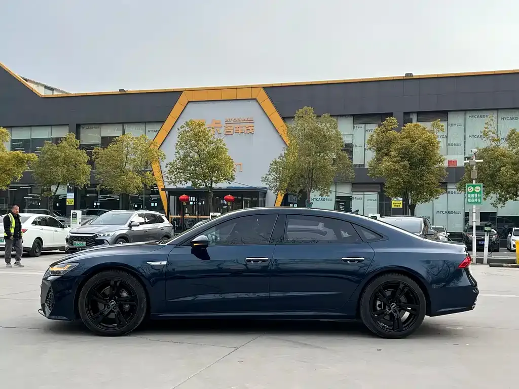 Audi A7L 2023 из CN, фото 3