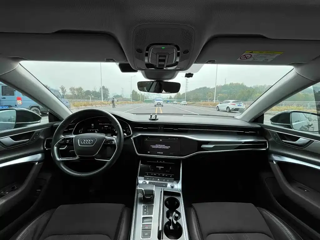 Audi A7L 2023 из CN, фото 5